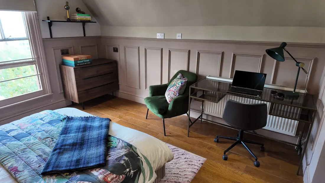 The desk and armchair in bedroom 3, Dachshund Den