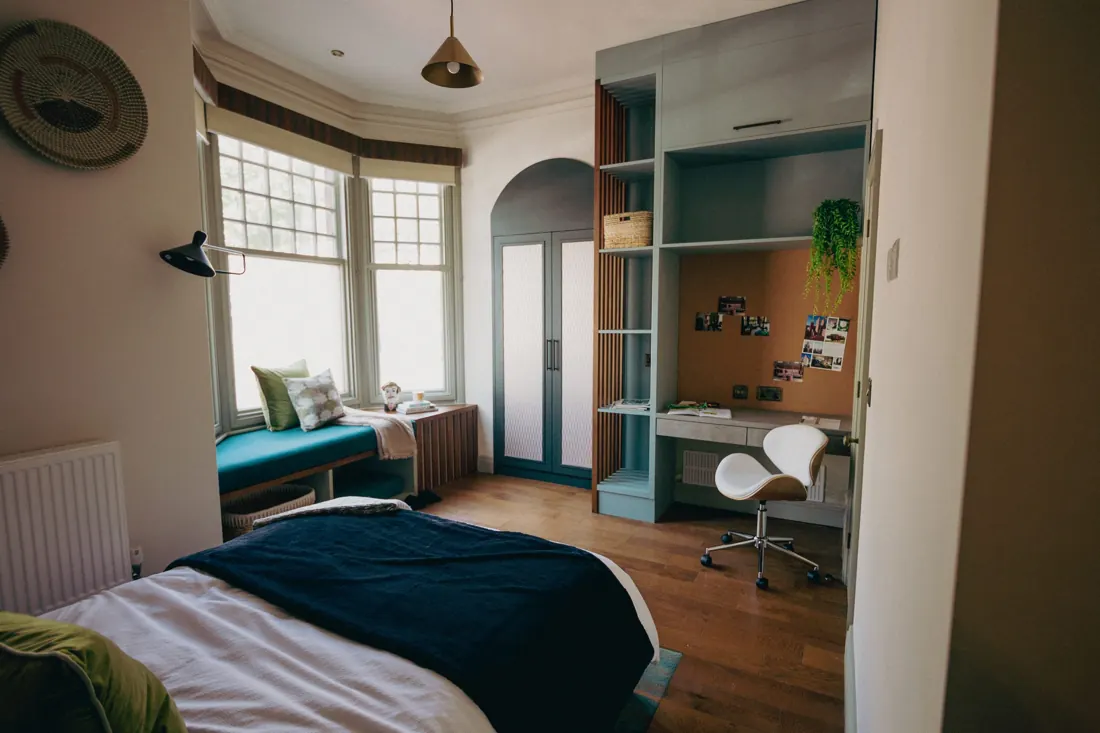 A bedroom in Mutt Mansion